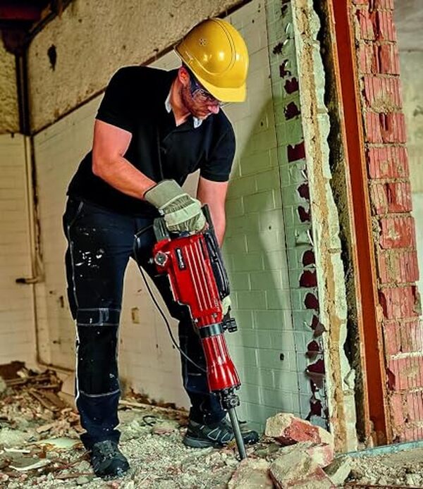 Explorez l'efficacité du marteau piqueur Einhell TC-DH 43 dans notre test complet. Puissance, performance et conseils d'utilisation pour choisir le meilleur outil pour vos travaux.