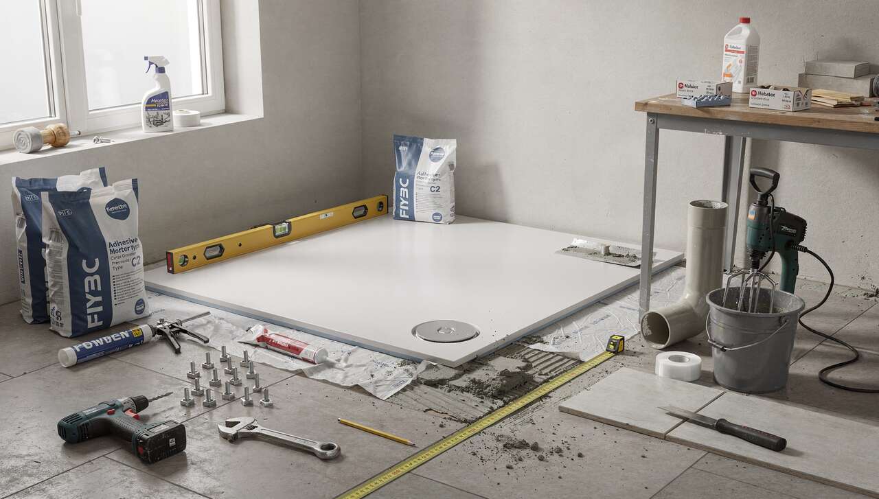 Comment poser un receveur de douche extra-plat ?