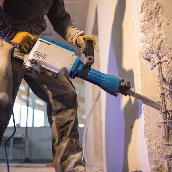 Découvrez notre test complet du marteau de démolition Scheppach AB1700 : puissance, efficacité et caractéristiques techniques pour vos travaux de démolition.