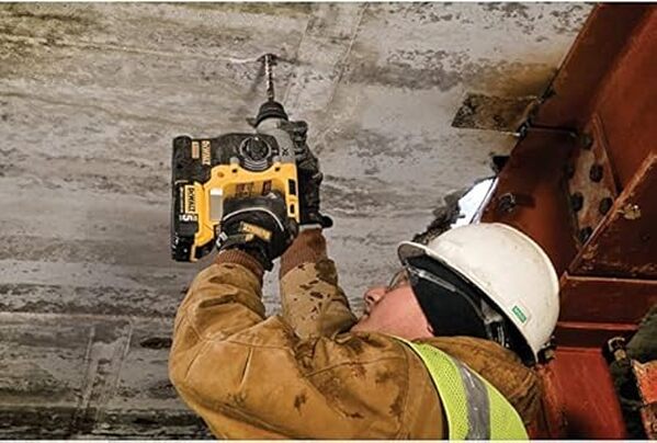 Découvrez notre test détaillé du perforateur Dewalt DCH273NT-XJ brushless 18V : performances, avantages et avis d'expert pour bien choisir votre outil. 
