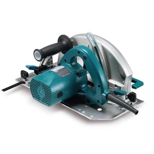 Découvrez notre test détaillé de la scie circulaire portative Makita HS0600 270mm 2000W : performances, avantages et verdict final pour vos projets de découpe.