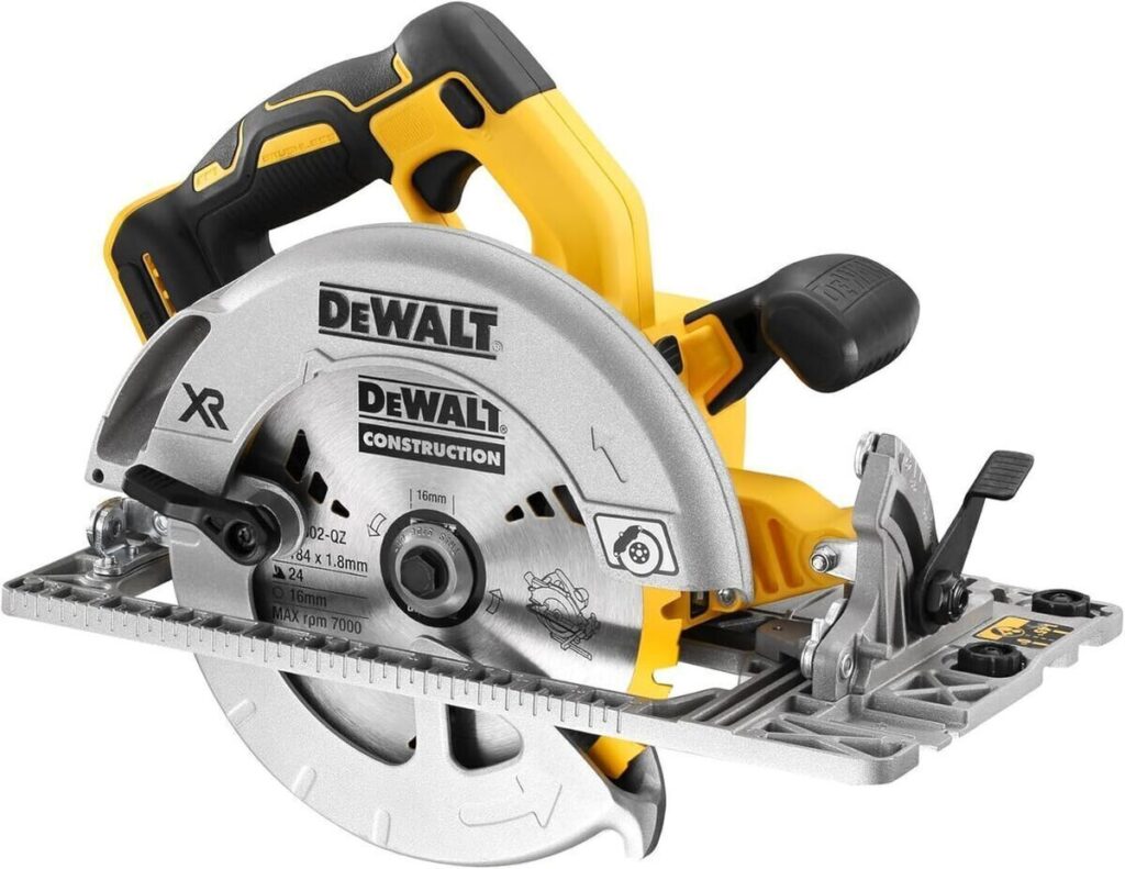 Test de la scie circulaire Dewalt XR 18V brushless DCS572NT-XJ
