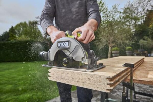 Découvrez notre test détaillé de la scie circulaire Ryobi RCS18BL-0 : performances, caractéristiques et avis sur cette meuleuse sans fil 18V professionnelle.