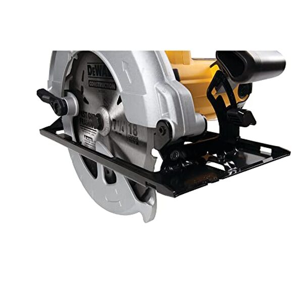 Découvrez notre test complet de la scie circulaire DEWALT DWE560-QS : performances, caractéristiques techniques et avis sur cette machine compacte idéale pour vos travaux de coupe.