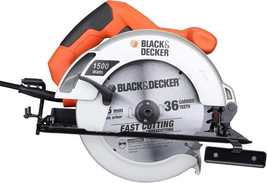 Test : scie circulaire BLACK+DECKER CS1500, puissance et précision