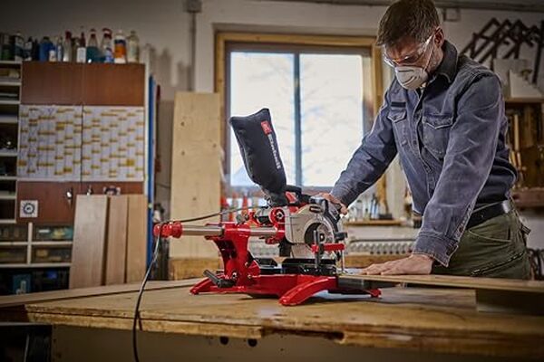 Découvrez notre test complet de la tondeuse Einhell TC-SM 2131/1 Dual : puissance, précision et performance pour un jardin impeccable.