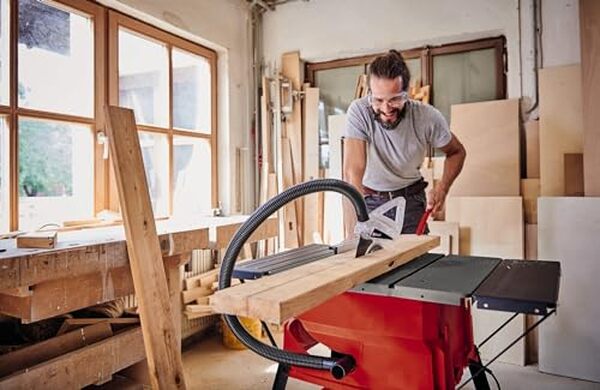 Découvrez notre test complet de la scie circulaire sur table Einhell TC-TS 2026/2 U (2 000 W) : performances, avantages et verdict pour vos projets de menuiserie.